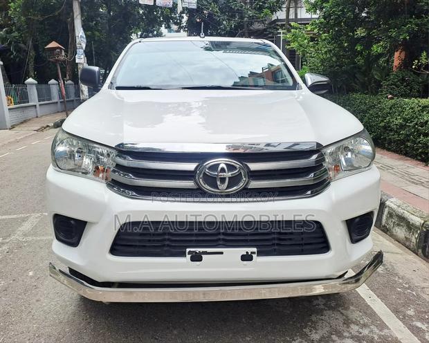 Toyota Hilux 2017 White