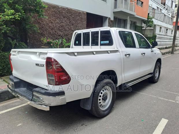 Toyota Hilux 2017 White