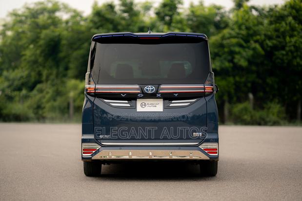 Toyota Voxy 2022 Gray