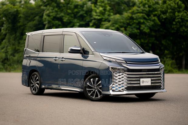 Toyota Voxy 2022 Gray