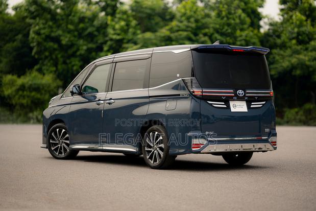 Toyota Voxy 2022 Gray
