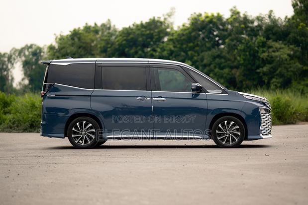 Toyota Voxy 2022 Gray