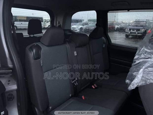 Toyota Noah 2022 Silver