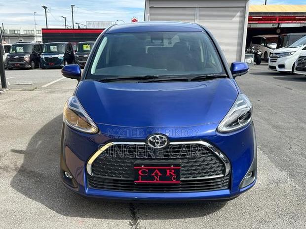 Toyota Sienta 2021 Blue