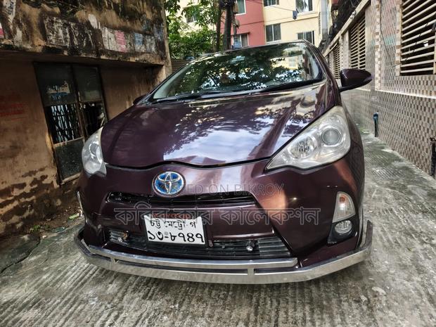 Toyota Aqua 2014 Maroon
