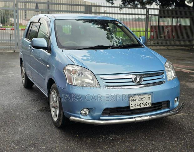 Toyota Raum 2011