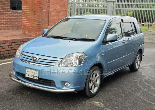 Toyota Raum 2011