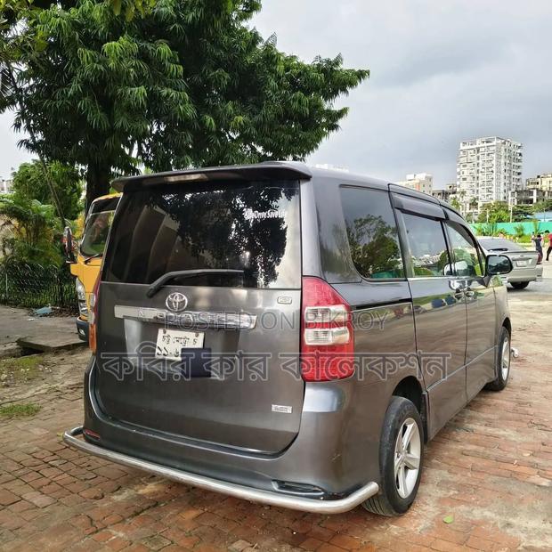 Toyota Noah 2010 Gray