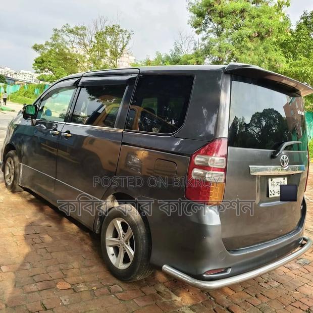 Toyota Noah 2010 Gray