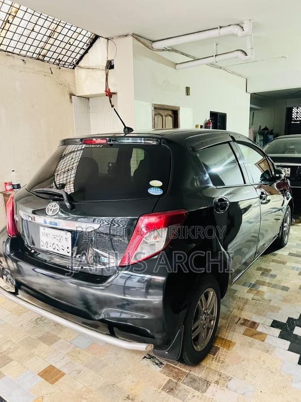 Toyota Vitz 2011 Black