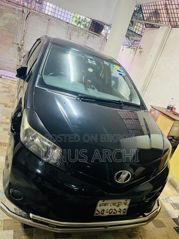 Toyota Vitz 2011 Black