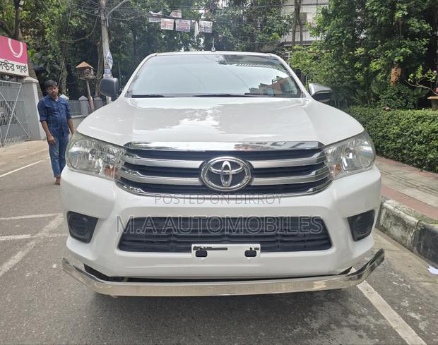 Toyota Hilux 2017 White