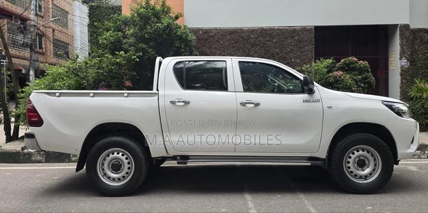 Toyota Hilux 2017 White