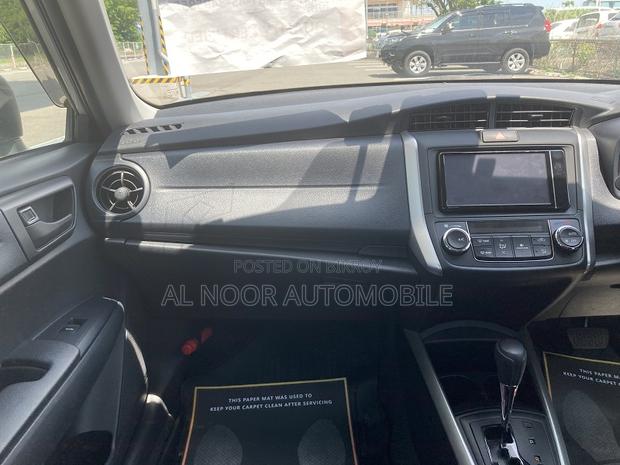 Toyota Corolla Fielder 2021 Silver