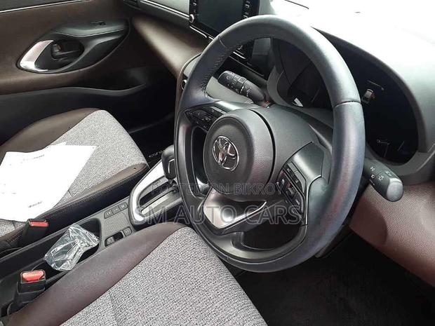 Toyota Yaris Cross 1.5 Hybrid FWD 2021 Red