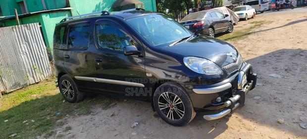 Toyota Fun Cargo 2004 Black