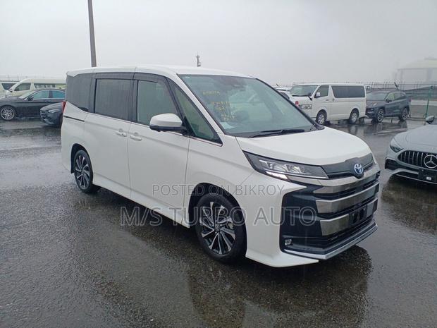 Toyota Noah 2024 Pearl