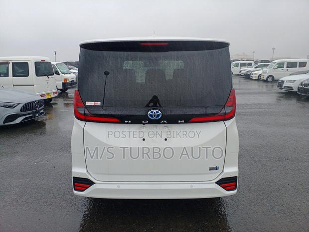 Toyota Noah 2024 Pearl
