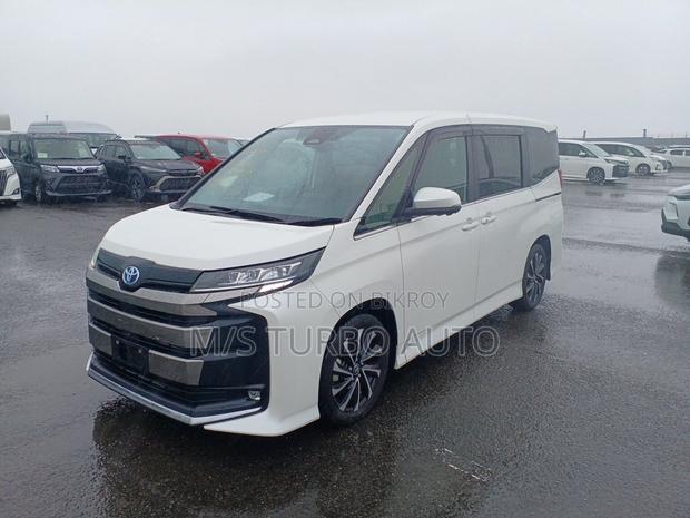 Toyota Noah 2024 Pearl