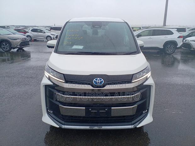 Toyota Noah 2024 Pearl