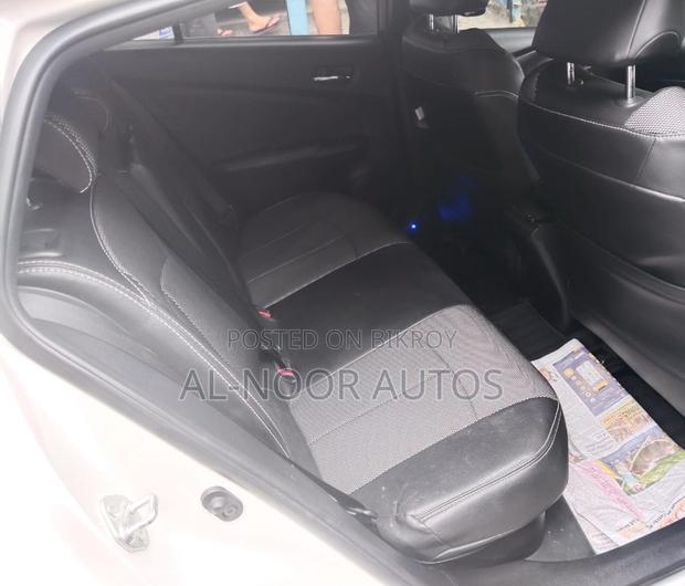 Toyota Prius 2018 Pearl