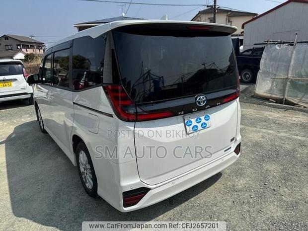 Toyota Noah 2023 Pearl