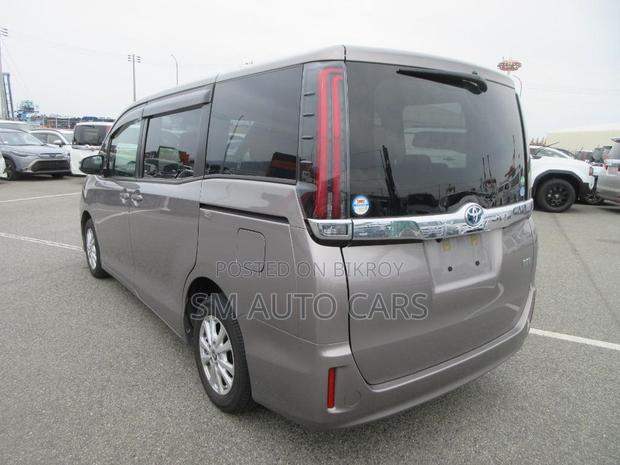 Toyota Noah 1.8 FWD Hybrid (7 Seater) 2021 Beige