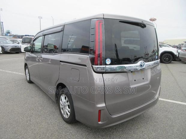 Toyota Noah 1.8 FWD Hybrid (7 Seater) 2021 Beige