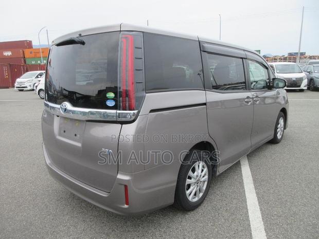 Toyota Noah 1.8 FWD Hybrid (7 Seater) 2021 Beige