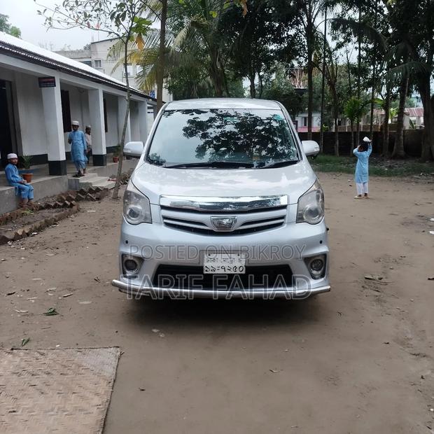 Toyota Noah 2012 Silver