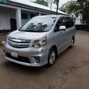 Toyota Noah 2012 Silver for sale