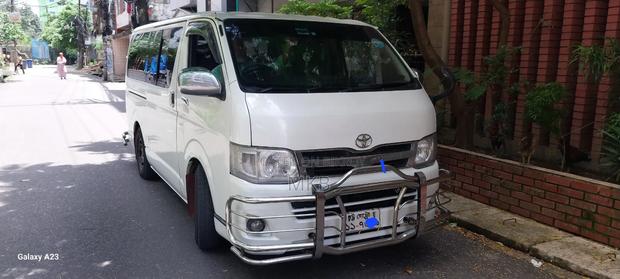 Toyota Grand HiAce 2001 Pearl
