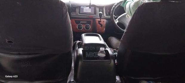 Toyota Grand HiAce 2001 Pearl