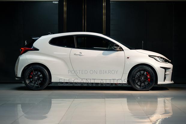 Toyota Yaris 2020 Pearl