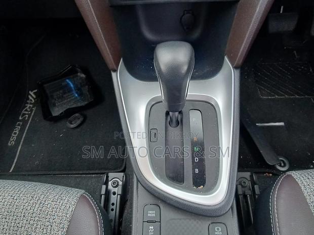 Toyota Yaris Cross 1.5 Hybrid FWD 2021 Red
