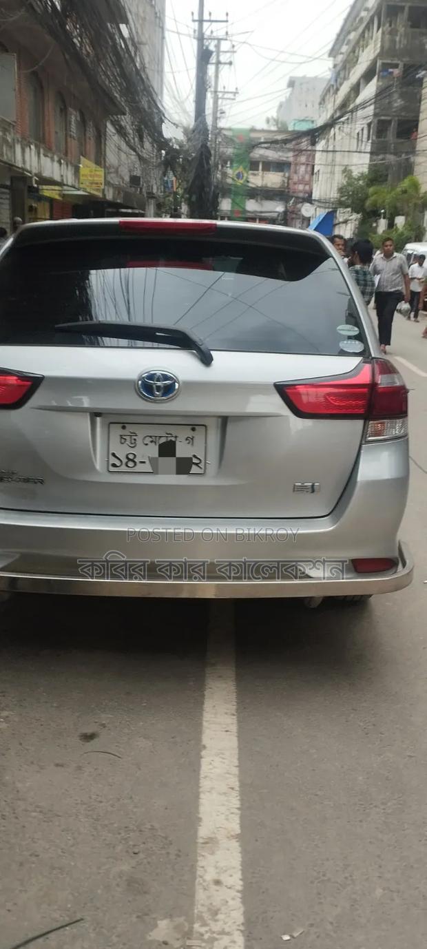 Toyota Corolla Fielder 2017 Silver