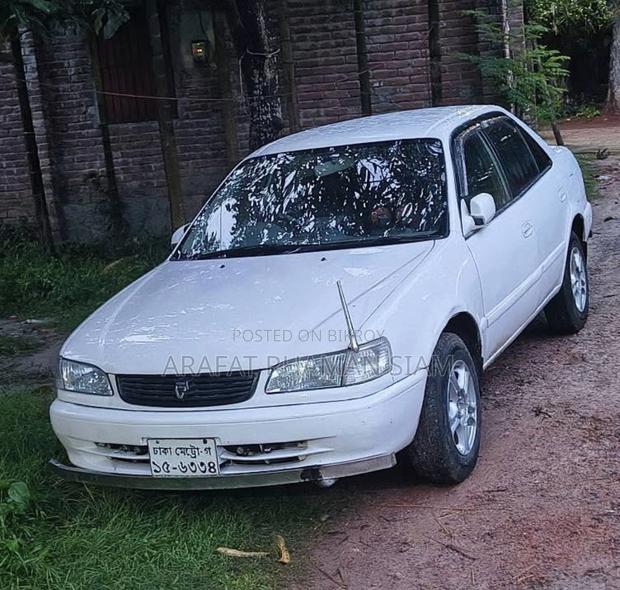 Toyota Corolla 2000 White