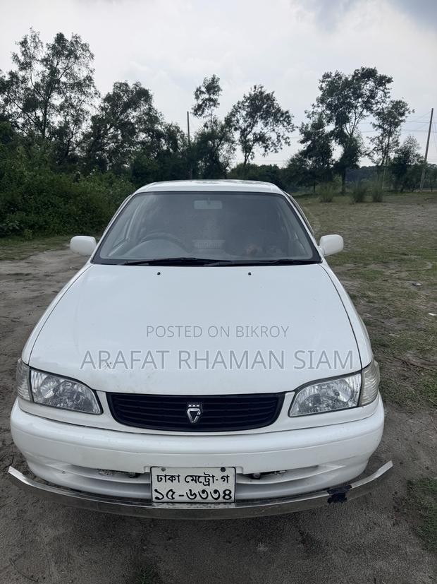 Toyota Corolla 2000 White