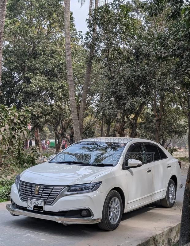 Toyota Premio 2018 White