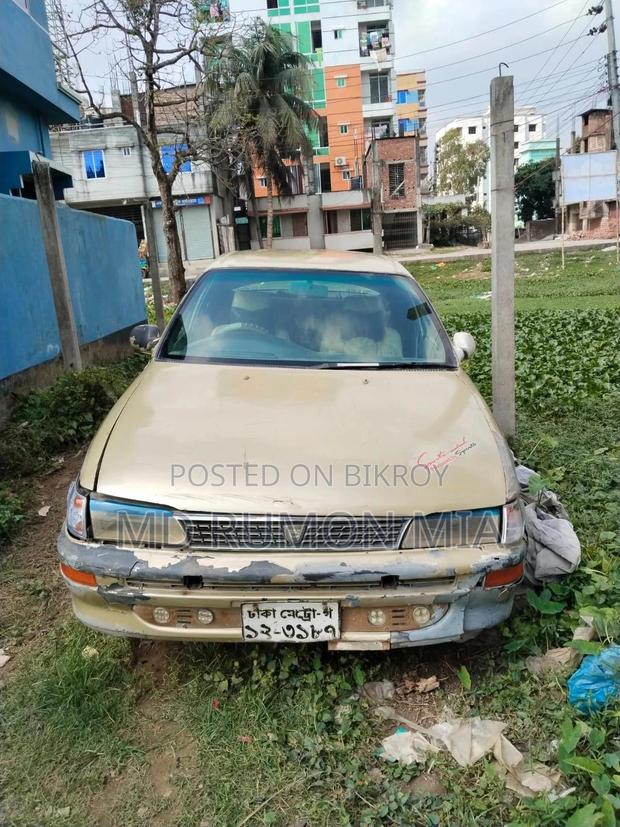 Car 1993 Gold