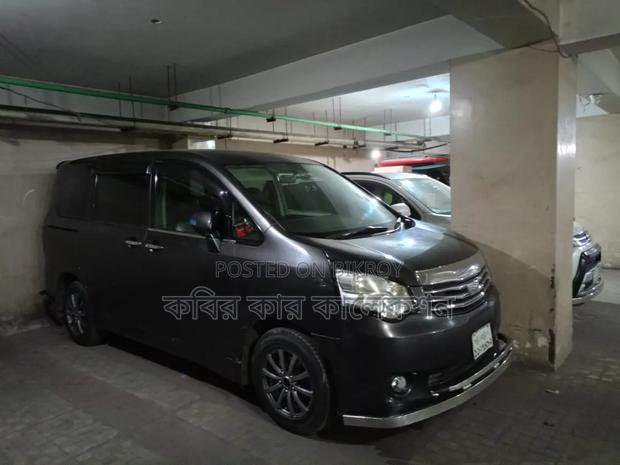 Toyota Noah 2012 Black