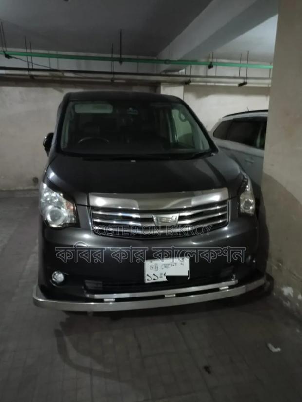 Toyota Noah 2012 Black