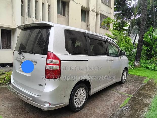 Toyota Noah 2013 Silver