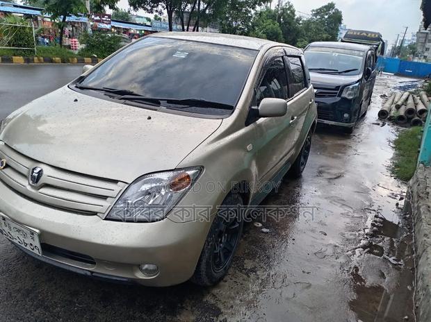 Toyota IST 2004 Silver
