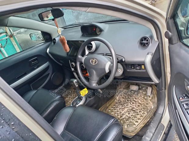 Toyota IST 2004 Silver