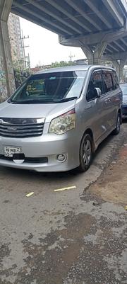 Toyota Noah 2011 Silver for sale