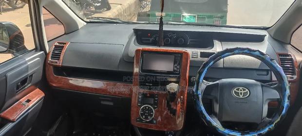 Toyota Noah 2011 Silver