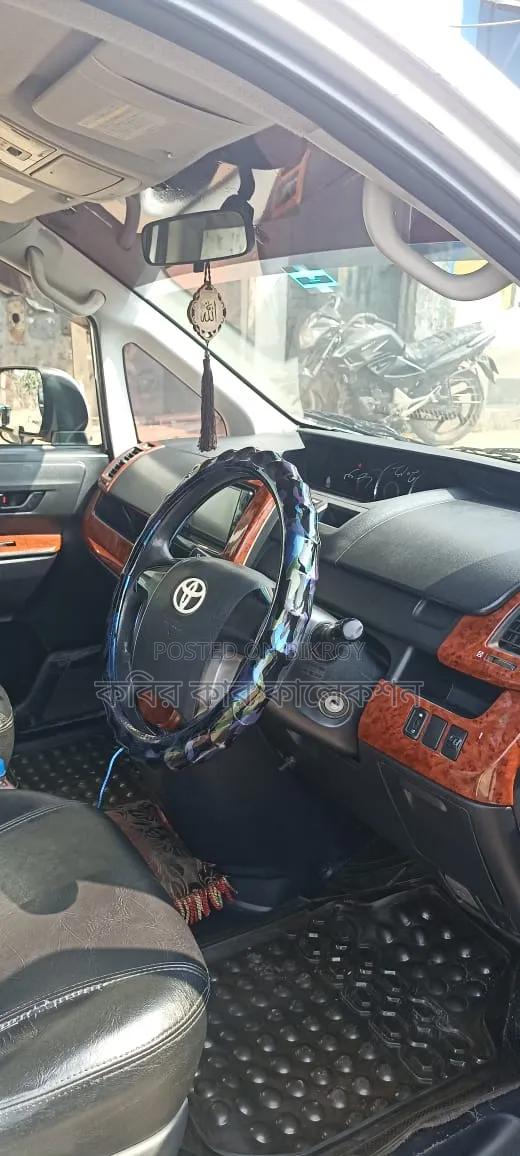 Toyota Noah 2011 Silver