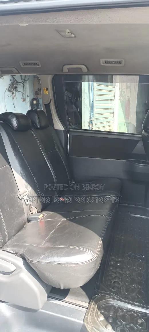 Toyota Noah 2011 Silver