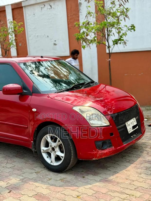 Suzuki Swift 2011 Maroon